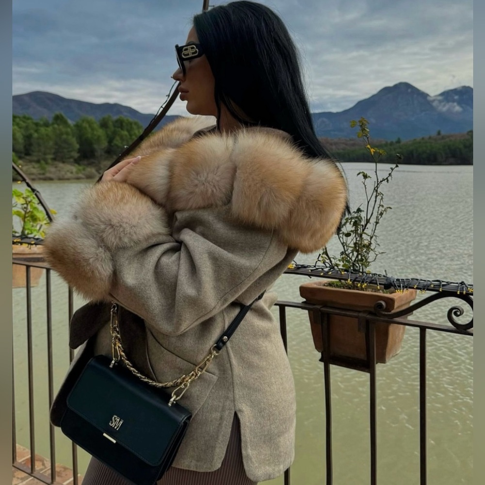 Elegant Gray Alpaca Coat with fox Fur details
